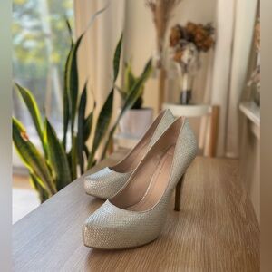 BCBGeneration champagne / silver raffia basketweave platform 5 inch heels